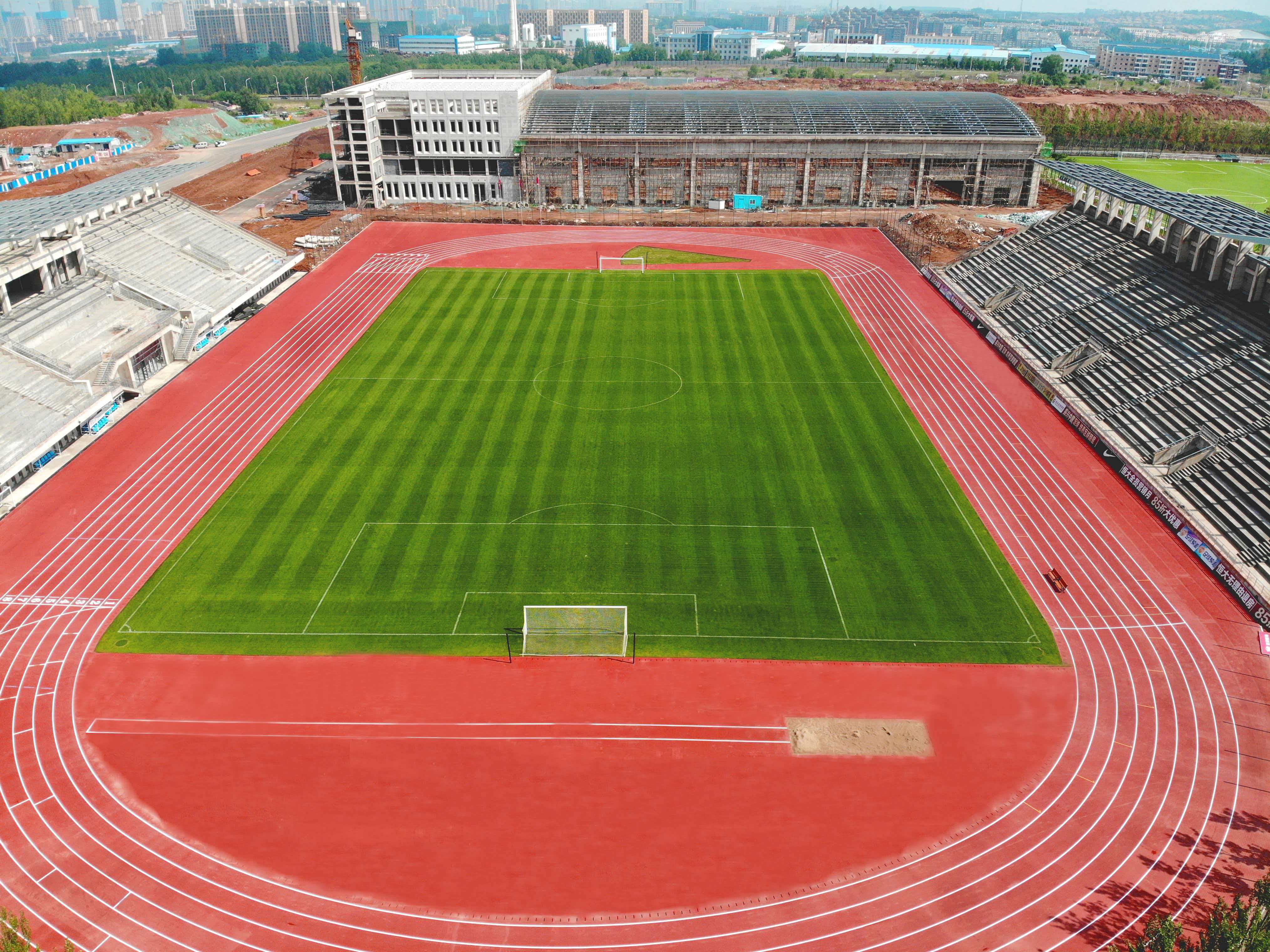 聊城市渗水跑道新国标塑胶跑道 - 价格